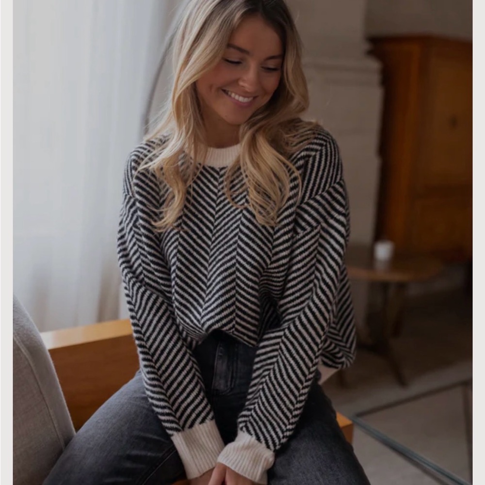 Easy Clothes Black & Ecru Barry Sweater